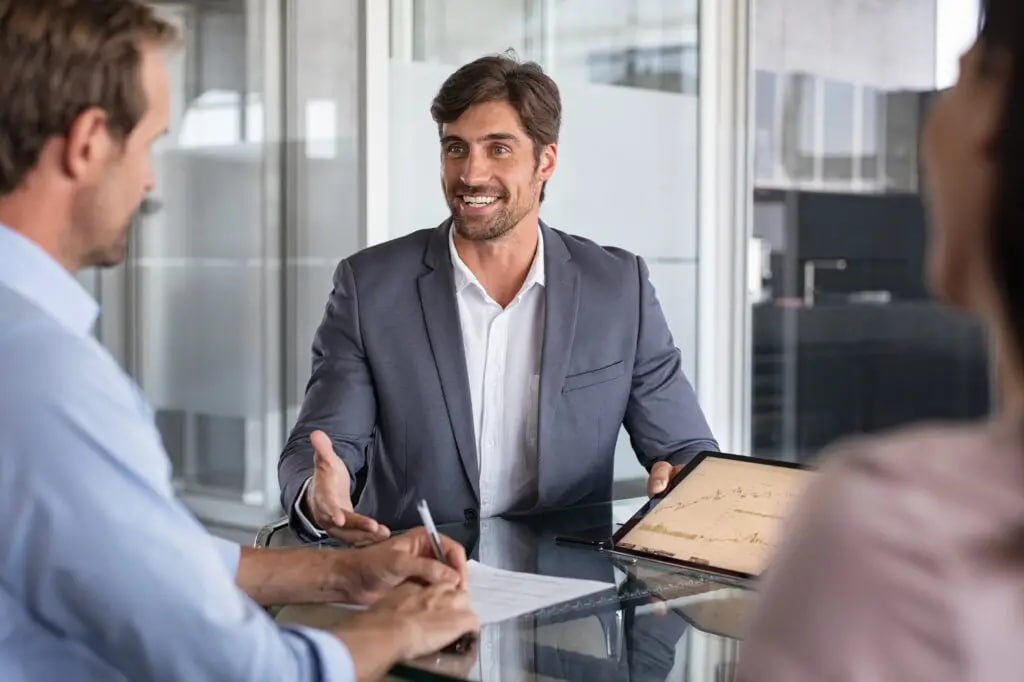 تحدد احتياجات العميل الحقيقية