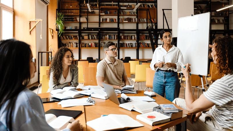 The Quiet Advantage: How Elite Trainers Use Silence to Lead the Room