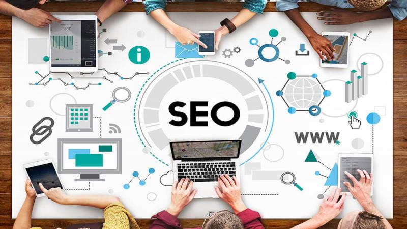 تحسين محركات البحث متى عليك أن تضيف اسم علامتك التجارية؟