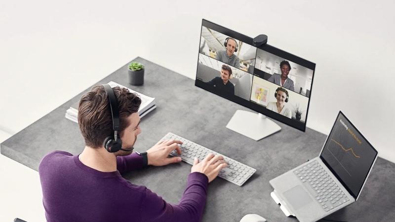 كيف تجمع بين مرونة "الافتراضي" وتفاعل "الحضوري" في برنامج تدريبي واحد؟