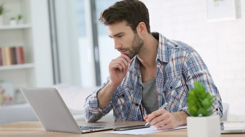 كيف تصبح مدرباً حراً يعمل لحسابه الخاص في عام 2025؟
