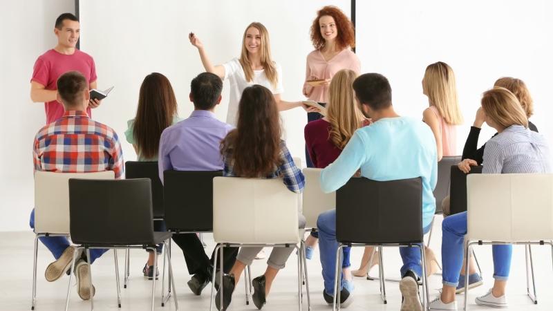 Strengths-Based Coaching vs. Weakness Fixing: A Comprehensive Comparison for Professional Success