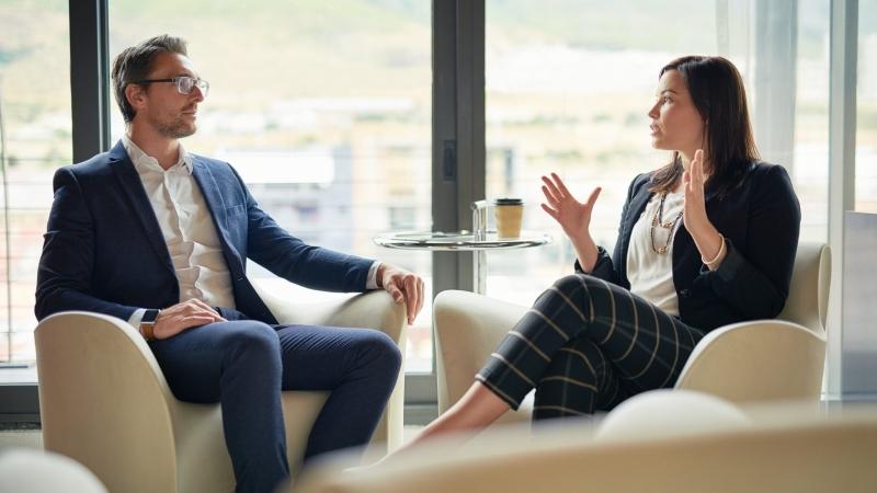 التأمل في الكوتشينغ: أداة تمكين أم تجاوز للحدود؟ دليلك للممارسة الأخلاقية الآمنة