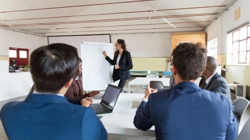 هل كأسك ممتلئة؟ اكتشف استراتيجية "الكأس الفارغة" لتحويل مسارك التدريبي