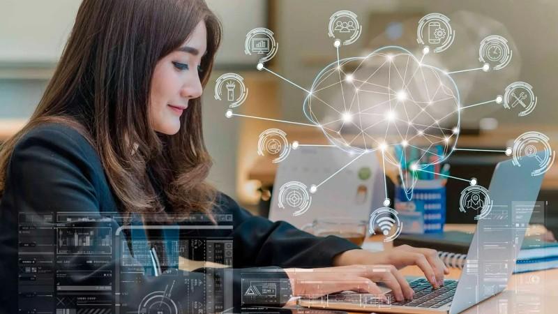 كيف تستفيد من التسويق المخصص بالذكاء الاصطناعي وتتجاوز تحدياته؟
