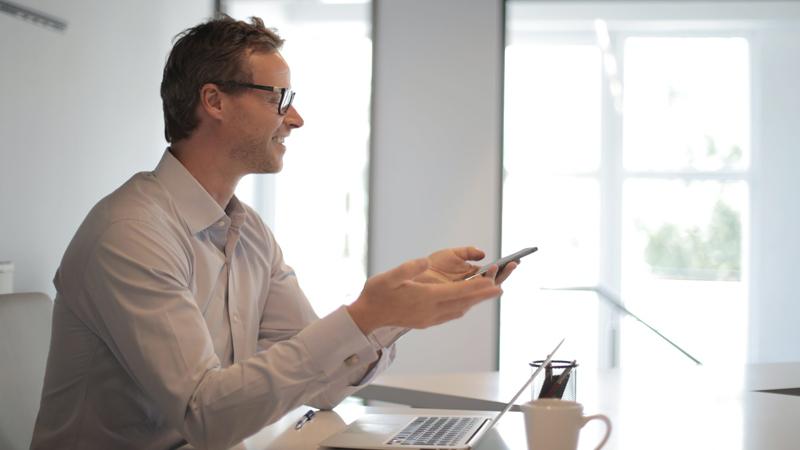 3 خطوات لإنشاء سلسلة منشورات لقاء الفريق على وسائل التواصل الاجتماعي