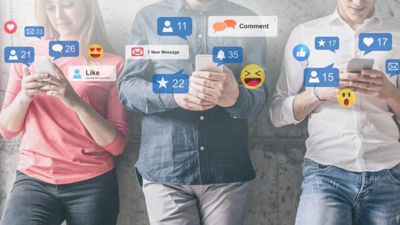 التفاعل بواسطة وسائل التواصل الاجتماعي كيف يتواصل العملاء في عام 2025