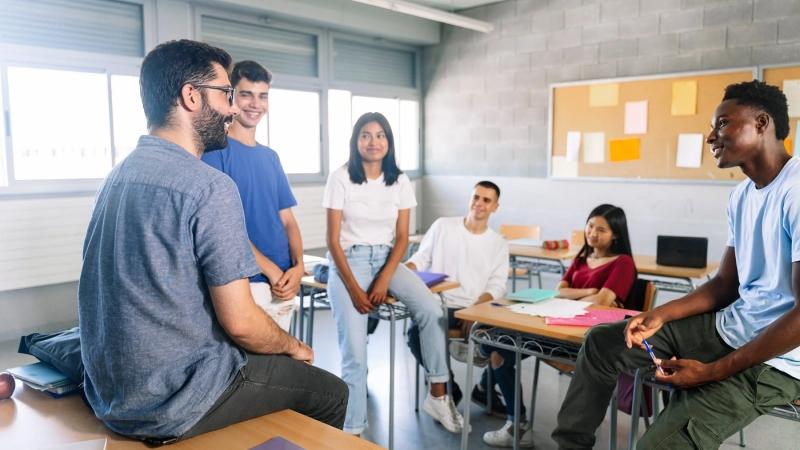 Emotional Intelligence for Trainers: Cultivating Resilience and Empathy in Hybrid Learning