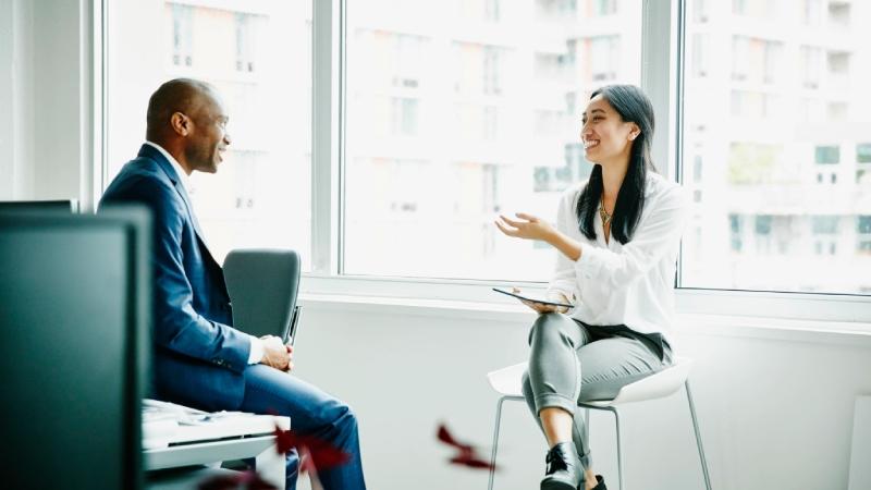 الإنصات الفعال للكوتش: 9 مهارات لتعميق الحوار وبناء ثقة لا تكسر