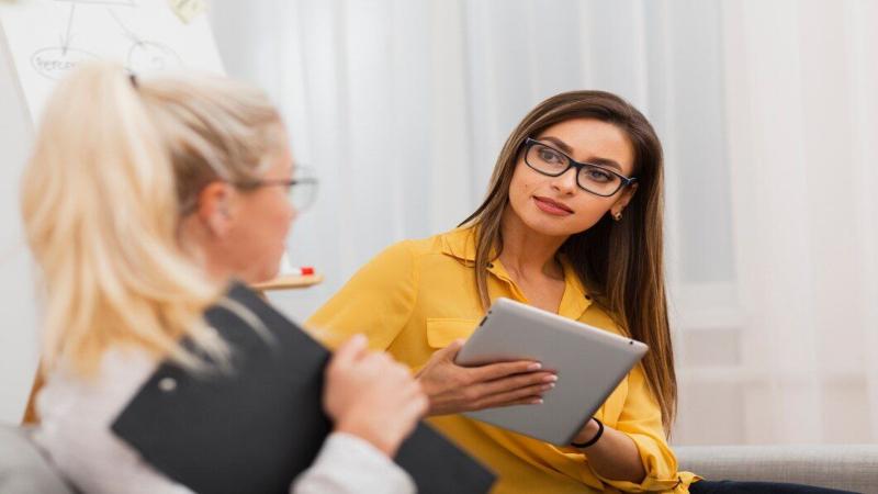 4 اختلافات بين الكوتش والمستشار