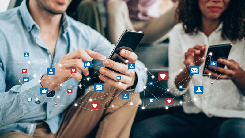  Managing Digital Communities Beyond the Algorithm