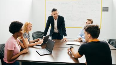 الكوتشينغ العابر للثقافات: كيف تكيف منهجك مع فريق عمل متنوع ثقافيا