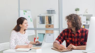 تأثير نبرة الصوت في الكوتشينغ: تحليل سيكولوجي لكيفية تفاعل العميل