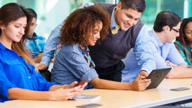 التعلم المستمر وتطوير الذات: استراتيجيات أساسية لاكتساب مهارات التكيف المهني