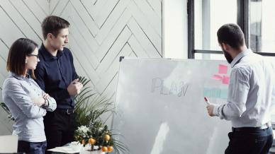 استراتيجية التدريب: كيف يتأثر التدريب باستراتيجية الشركة؟