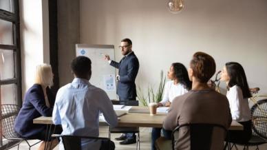 كيف تساعد المستفيدين على كشف تحيزاتهم؟ 10 تمارين عملية للمدربين