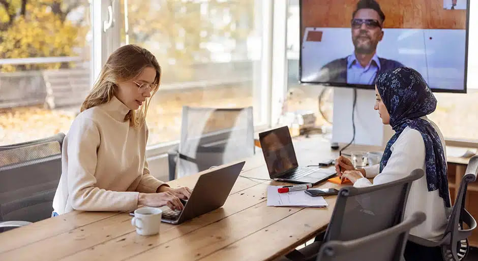 استخدام التكنولوجيا لتعزيز تماسك الفريق الهجين استخدام التكنولوجيا لتعزيز تماسك الفريق الهجين