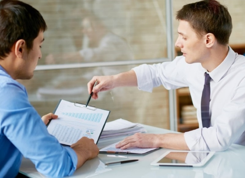 المستشار المنفذ 