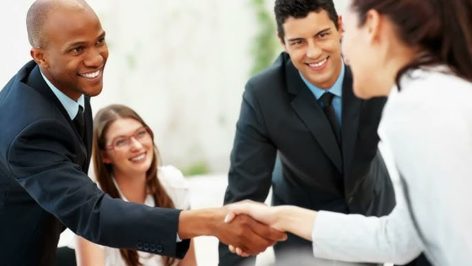 المصافحة العادية مقابل بروتوكول القيادة