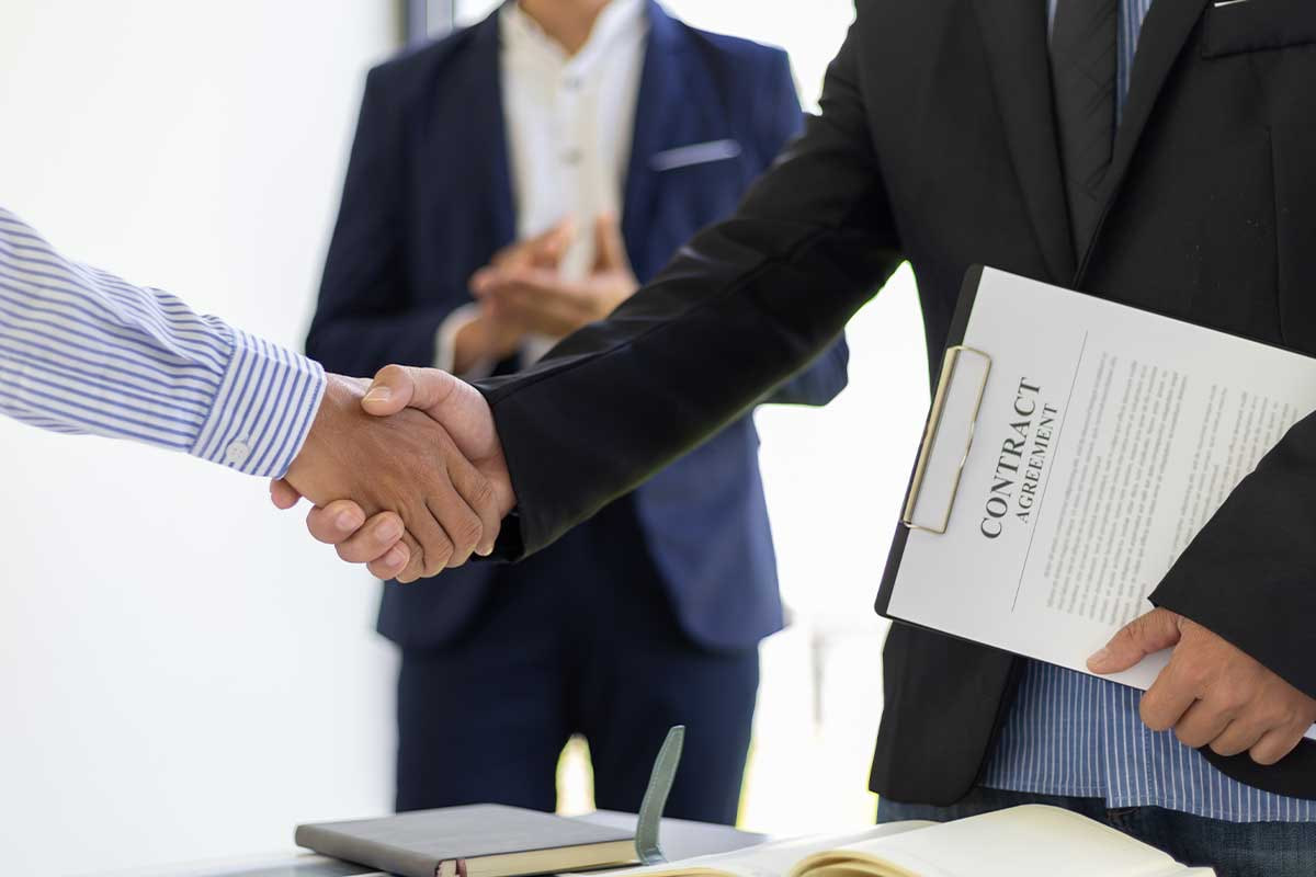 بنود قانونية في عقود العمل الحر
