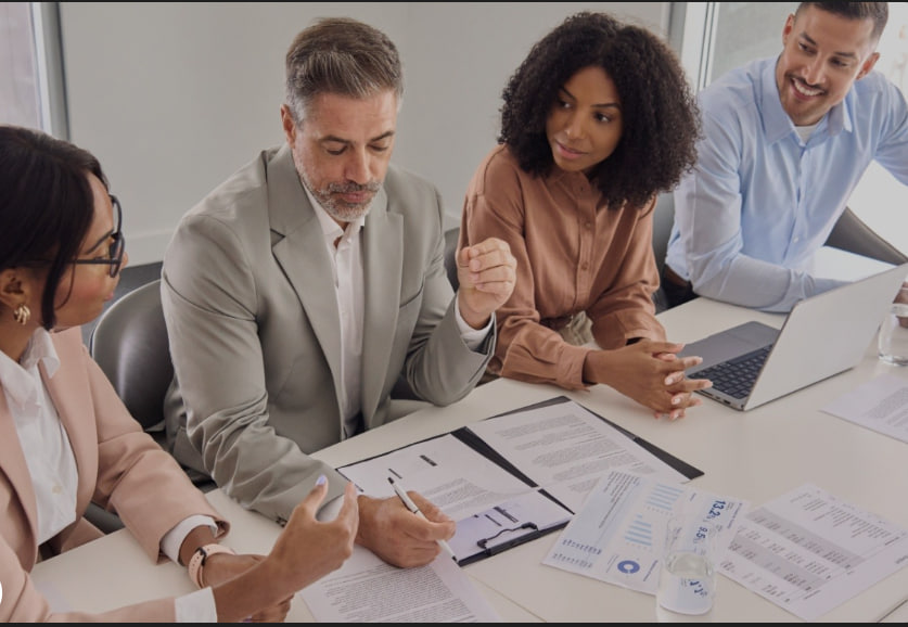 تحديات التحول إلى النماذج الجديدة في مهنة الاستشارات