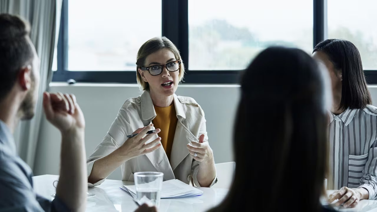 سيكولوجية الخداع: لماذا يفشل الجسد في إخفاء الكذب؟