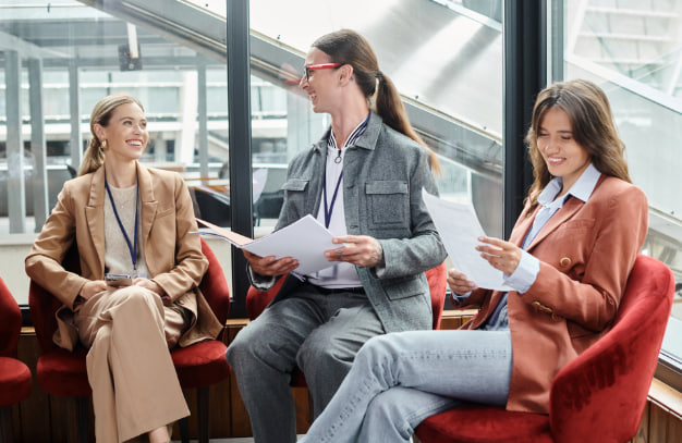 مرونة والتكيف في بيئات العمل المتغيرة