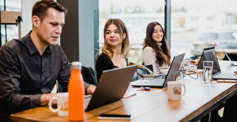 مساحات العمل المشتركة مساحات العمل المشتركة